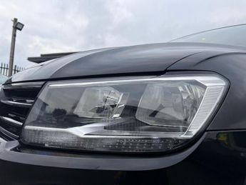 VOLKSWAGEN TIGUAN 2.0 TDI BlueMotion Tech SE Navigation SUV 5dr Diesel DSG 4Motion