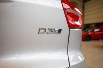 VOLVO XC40 2.0 D3 R-Design SUV 5dr Diesel Auto AWD Euro 6 (s/s) (150 ps)