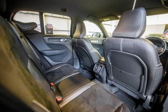 VOLVO XC40 2.0 D3 R-Design SUV 5dr Diesel Auto AWD Euro 6 (s/s) (150 ps)