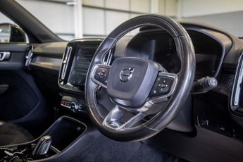 VOLVO XC40 2.0 D3 R-Design SUV 5dr Diesel Auto AWD Euro 6 (s/s) (150 ps)