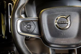 VOLVO XC40 2.0 D3 R-Design SUV 5dr Diesel Auto AWD Euro 6 (s/s) (150 ps)