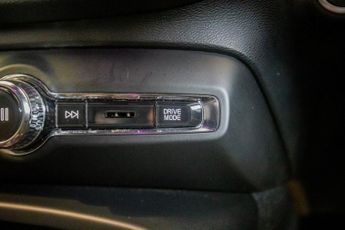 VOLVO XC40 2.0 D3 R-Design SUV 5dr Diesel Auto AWD Euro 6 (s/s) (150 ps)