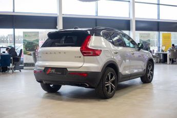 VOLVO XC40 2.0 D3 R-Design SUV 5dr Diesel Auto AWD Euro 6 (s/s) (150 ps)