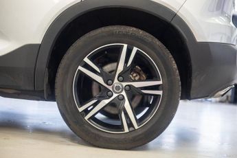 VOLVO XC40 2.0 D3 R-Design SUV 5dr Diesel Auto AWD Euro 6 (s/s) (150 ps)