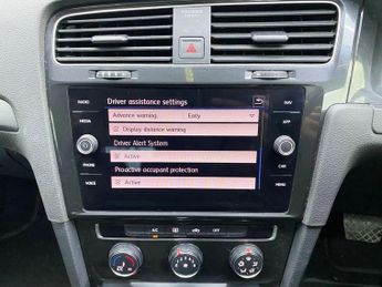 VOLKSWAGEN GOLF 1.6 TDI SE Nav Hatchback 5dr Diesel DSG Euro 6 (s/s) (115 ps)