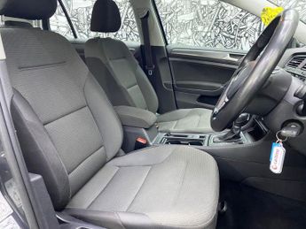 VOLKSWAGEN GOLF 1.6 TDI SE Nav Hatchback 5dr Diesel DSG Euro 6 (s/s) (115 ps)