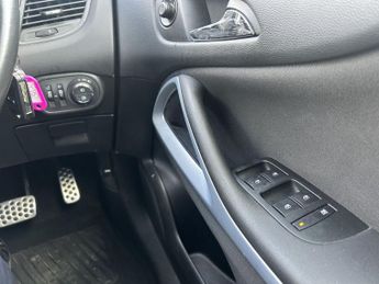VAUXHALL ZAFIRA TOURER 1.4i Turbo SRi MPV 5dr Petrol Auto Euro 6 (140 ps)