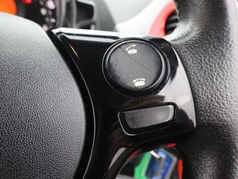 TOYOTA AYGO 1.0 VVT-i x-play Hatchback 5dr Petrol Manual Euro 6 (71 ps)