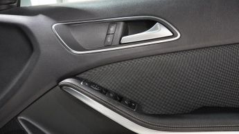 MERCEDES-BENZ A-CLASS 1.5 A180 CDI SE Hatchback 5dr Diesel 7G-DCT Euro 5 (s/s) (109 ps