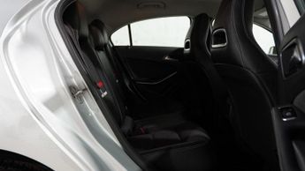 MERCEDES-BENZ A-CLASS 1.5 A180 CDI SE Hatchback 5dr Diesel 7G-DCT Euro 5 (s/s) (109 ps