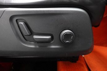 VOLVO XC40 2.0 T5 R-Design SUV 5dr Petrol Auto AWD Euro 6 (s/s) (247 ps)