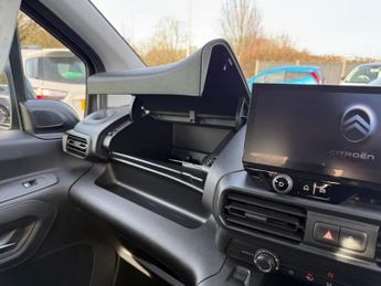 CITROEN E-BERLINGO 52kWh PLUS XL MPV 5dr Electric Auto (7.4kW Charger) (136 ps)