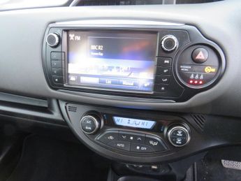 TOYOTA YARIS 1.5 VVT-h Icon Hatchback 5dr Petrol Hybrid E-CVT Euro 6 (101 ps)