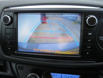 TOYOTA YARIS 1.5 VVT-h Icon Hatchback 5dr Petrol Hybrid E-CVT Euro 6 (101 ps)