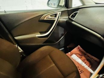 VAUXHALL ASTRA 1.6 16v SRi Hatchback 5dr Petrol Manual Euro 5 (115 ps)