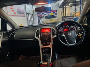 VAUXHALL ASTRA 1.6 16v SRi Hatchback 5dr Petrol Manual Euro 5 (115 ps)