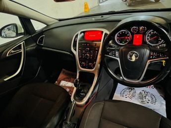 VAUXHALL ASTRA 1.6 16v SRi Hatchback 5dr Petrol Manual Euro 5 (115 ps)