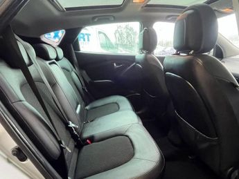 HYUNDAI IX35 2.0 CRDi Premium SUV 5dr Diesel Auto 4WD Euro 5 (184 ps)