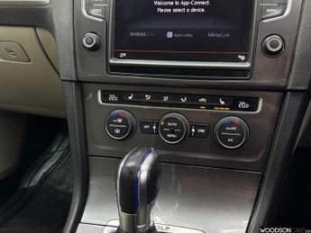 VOLKSWAGEN E-GOLF e-Golf Hatchback 5dr Electric Auto (115 ps)