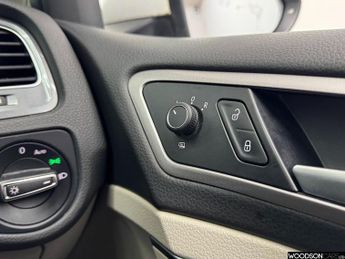 VOLKSWAGEN E-GOLF e-Golf Hatchback 5dr Electric Auto (115 ps)