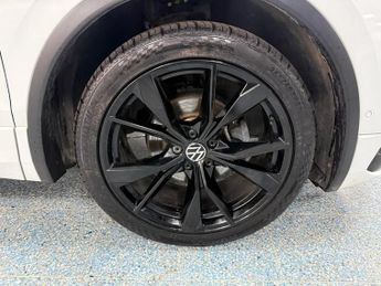 VOLKSWAGEN TIGUAN 1.5 TSI R-Line SUV 5dr Petrol DSG Euro 6 (s/s) (150 ps)