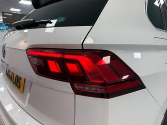 VOLKSWAGEN TIGUAN 1.5 TSI R-Line SUV 5dr Petrol DSG Euro 6 (s/s) (150 ps)