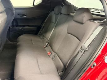 TOYOTA C-HR 1.8 VVT-h HYRBID DESIGN CVT AUTO 125 BHP + SAT NAV + CAMERA + HE