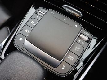 MERCEDES-BENZ A-CLASS 2.0 A35 AMG (Executive) Hatchback 5dr Petrol SpdS DCT 4MATIC Eur