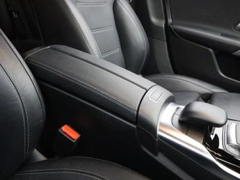 MERCEDES-BENZ A-CLASS 2.0 A35 AMG (Executive) Hatchback 5dr Petrol SpdS DCT 4MATIC Eur