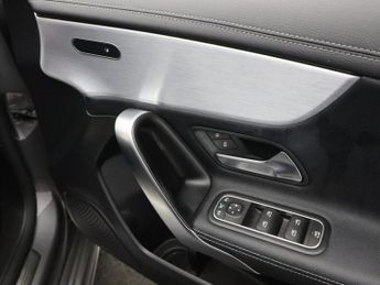 MERCEDES-BENZ A-CLASS 2.0 A35 AMG (Executive) Hatchback 5dr Petrol SpdS DCT 4MATIC Eur