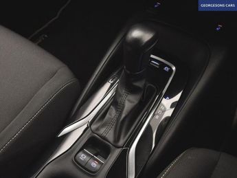 TOYOTA COROLLA 1.8 VVT-h GPF Icon Tech Hatchback 5dr Petrol Hybrid CVT Euro 6 (