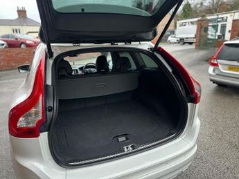 VOLVO XC60 2.0 D4 SE Nav SUV 5dr Diesel Auto Euro 6 (s/s) (190 ps)