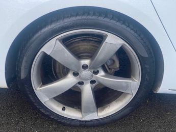 AUDI A8 3.0 TDI V6 Sport Executive Saloon 4dr Diesel Tiptronic quattro E