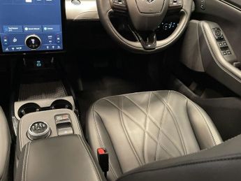 FORD MUSTANG MACH-E Standard Range 70kWh SUV 5dr Electric Automatic (269 ps)