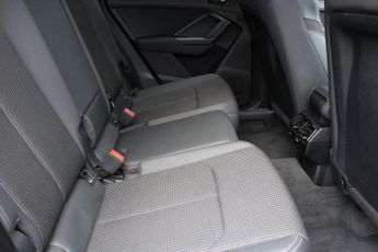 AUDI Q3 1.5 TFSI CoD 35 S line SUV 5dr Petrol S Tronic Euro 6 (s/s) (150