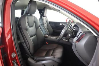 VOLVO XC60 2.0 B4 MHEV Momentum Pro Auto AWD Euro 6 (s/s) 5dr