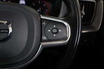 VOLVO XC60 2.0 B4 MHEV Momentum Pro Auto AWD Euro 6 (s/s) 5dr