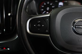 VOLVO XC60 2.0 B4 MHEV Momentum Pro Auto AWD Euro 6 (s/s) 5dr