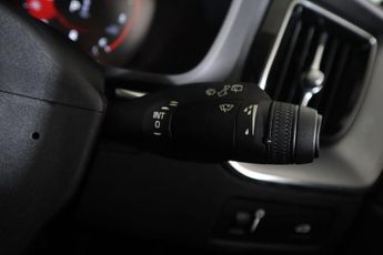 VOLVO XC60 2.0 B4 MHEV Momentum Pro Auto AWD Euro 6 (s/s) 5dr