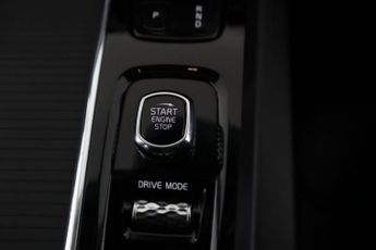 VOLVO XC60 2.0 B4 MHEV Momentum Pro Auto AWD Euro 6 (s/s) 5dr