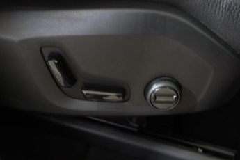 VOLVO XC60 2.0 B4 MHEV Momentum Pro Auto AWD Euro 6 (s/s) 5dr