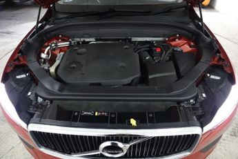 VOLVO XC60 2.0 B4 MHEV Momentum Pro Auto AWD Euro 6 (s/s) 5dr
