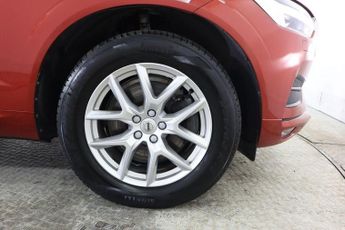 VOLVO XC60 2.0 B4 MHEV Momentum Pro Auto AWD Euro 6 (s/s) 5dr