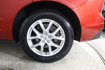 VOLVO XC60 2.0 B4 MHEV Momentum Pro Auto AWD Euro 6 (s/s) 5dr