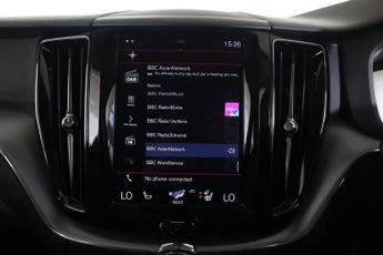 VOLVO XC60 2.0 B4 MHEV Momentum Pro Auto AWD Euro 6 (s/s) 5dr