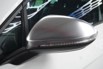 VOLKSWAGEN GOLF 2.0 TSI R Estate 5dr Petrol DSG 4Motion Euro 6 (s/s) (300 ps)