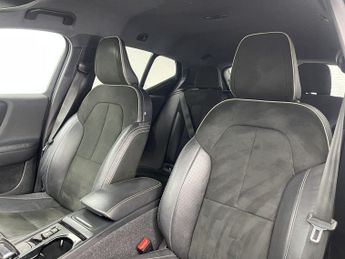 VOLVO XC40 2.0 D4 R-Design Pro SUV 5dr Diesel Auto AWD Euro 6 (s/s) (190 ps