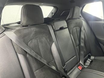 VOLVO XC40 2.0 D4 R-Design Pro SUV 5dr Diesel Auto AWD Euro 6 (s/s) (190 ps