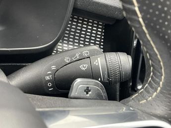 VOLVO XC40 2.0 D4 R-Design Pro SUV 5dr Diesel Auto AWD Euro 6 (s/s) (190 ps