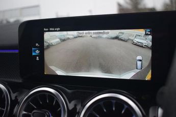 MERCEDES-BENZ GLB 1.3 GLB200 MHEV AMG Line (Executive) SUV 5dr Petrol Hybrid 7G-DC